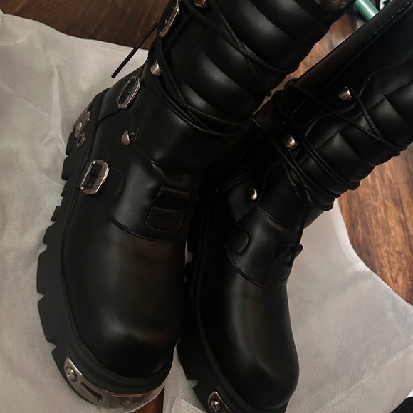 Men’s gothic style boots - Picture 1 of 7